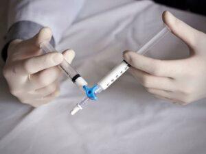Scleroterapie cu spumă ecoghidată - injectare varice